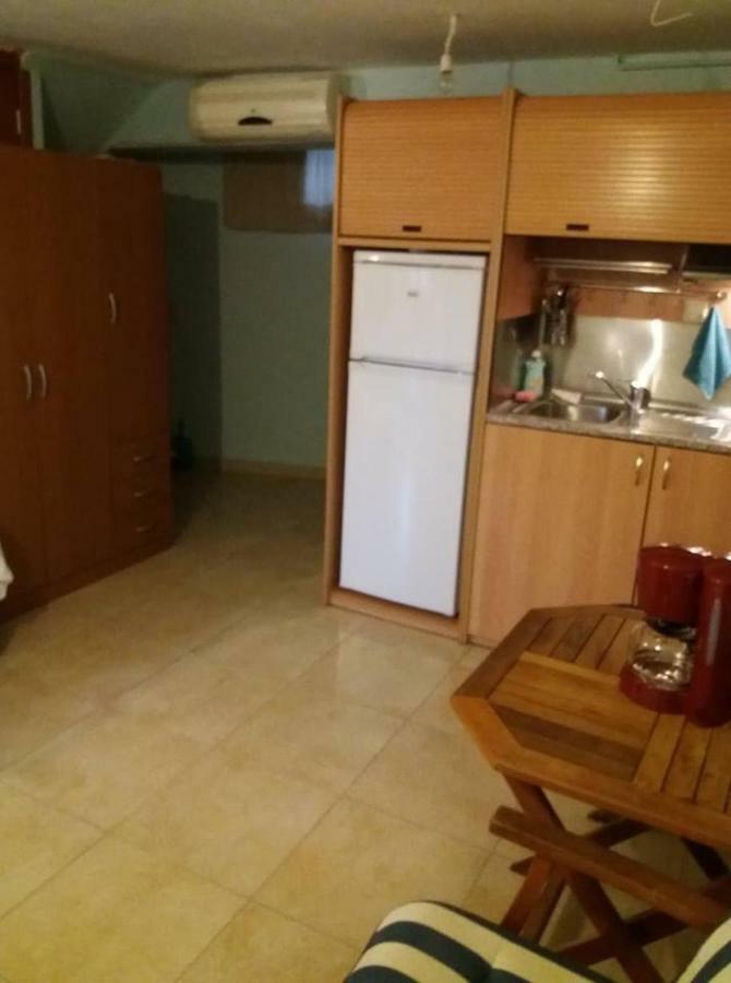 Sun Fun Apartment Palaiontsiflikion Exterior photo